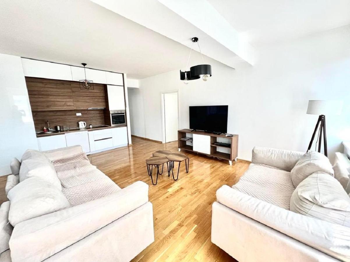 High-End Spacious Apartment Next To City Mall Skopje Luaran gambar