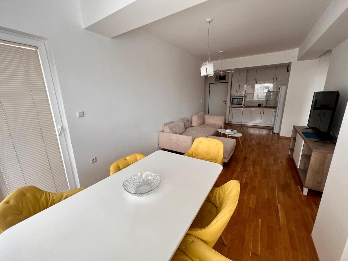 High-End Spacious Apartment Next To City Mall Skopje Luaran gambar