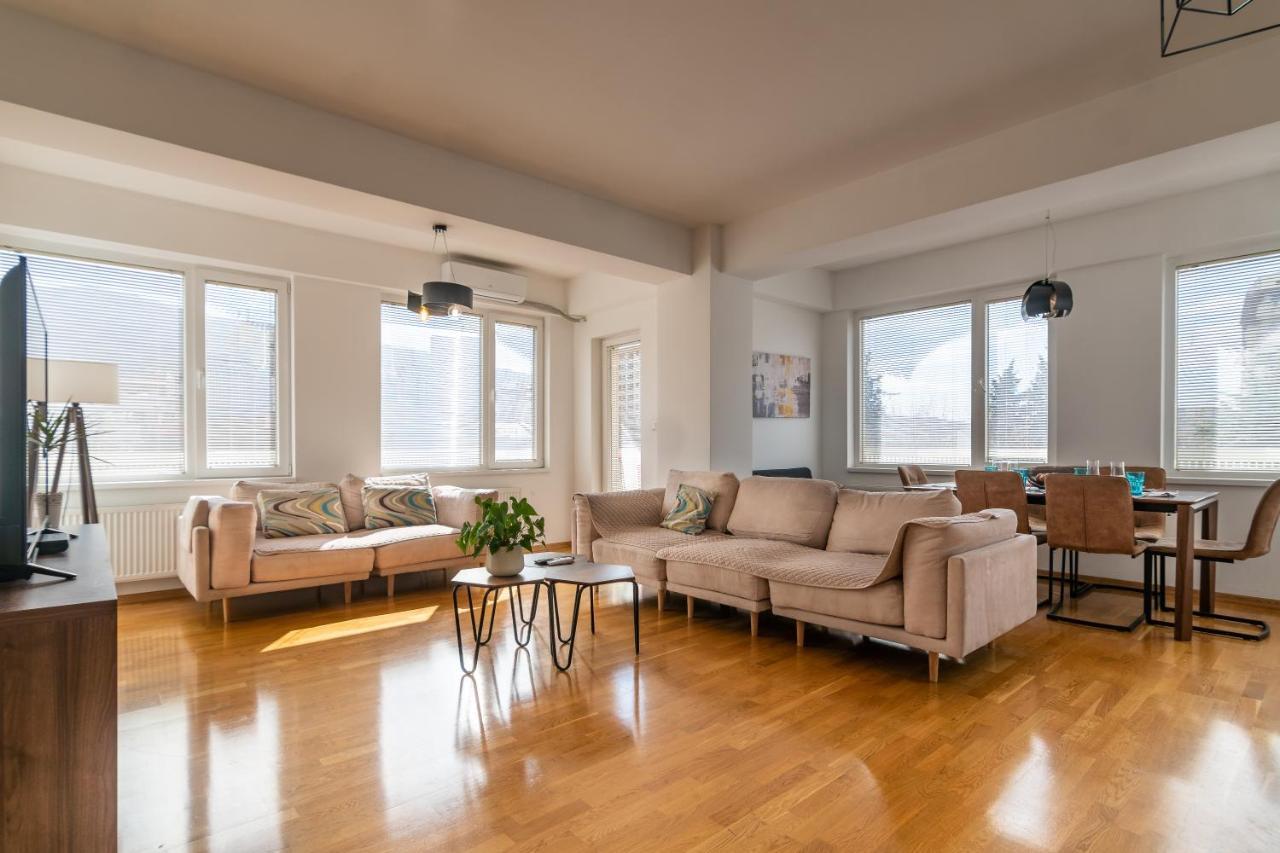 High-End Spacious Apartment Next To City Mall Skopje Luaran gambar