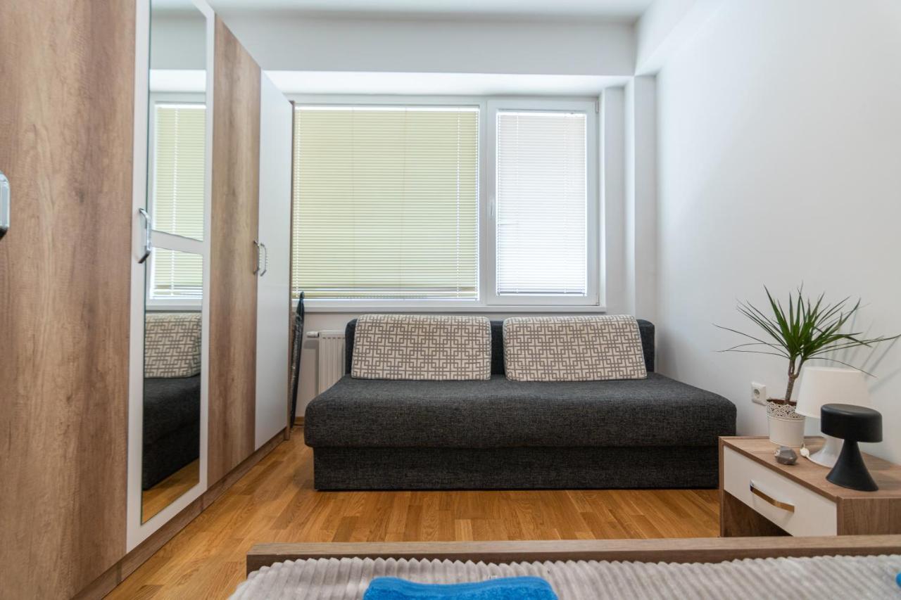 High-End Spacious Apartment Next To City Mall Skopje Luaran gambar