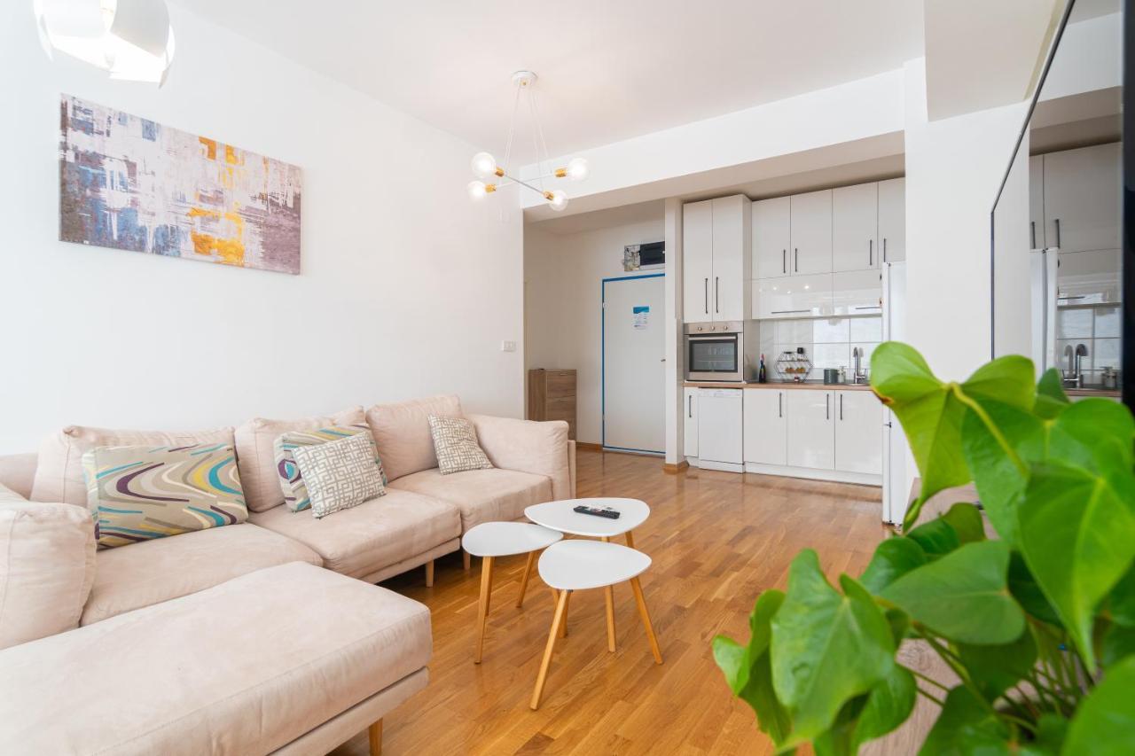 High-End Spacious Apartment Next To City Mall Skopje Luaran gambar