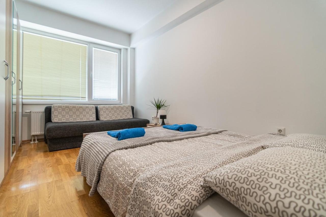 High-End Spacious Apartment Next To City Mall Skopje Luaran gambar